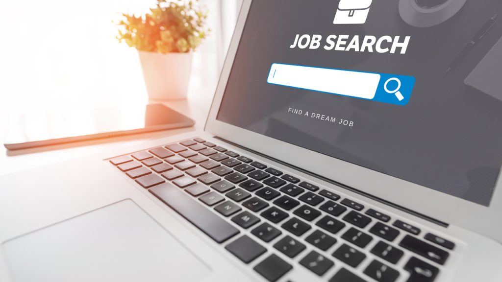 Búsqueda de empleo en un ordenador portátil
