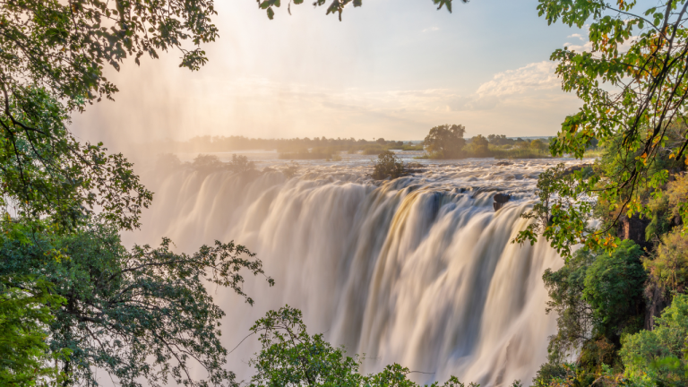 Cataratas Victoria desde Madrid por 785 €: autotrasbordo y opción de traslados protegidos en Kiwi