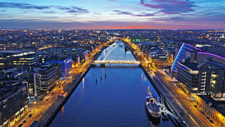 Cinco escapadas para el puente de diciembre: vuelos desde 62 € a Turín, Varsovia, Faro, Bristol y Dublín