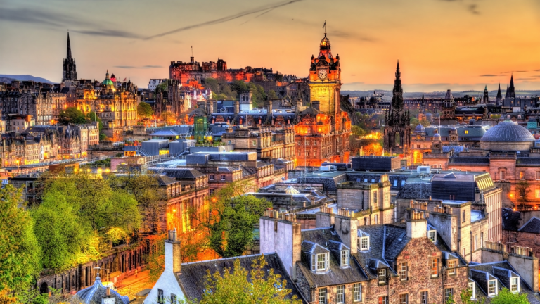 Ruta Alfonsiana Escocia–Islandia: dos países en una semana por 159 € en vuelos, con traslado propio en Manchester