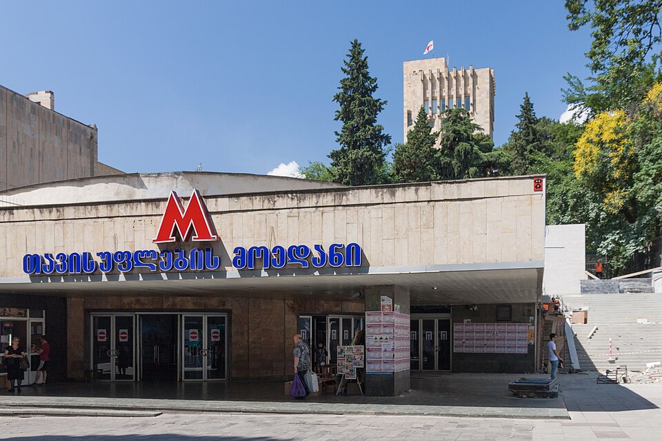 Entrada de una estación de metro de Tiflis