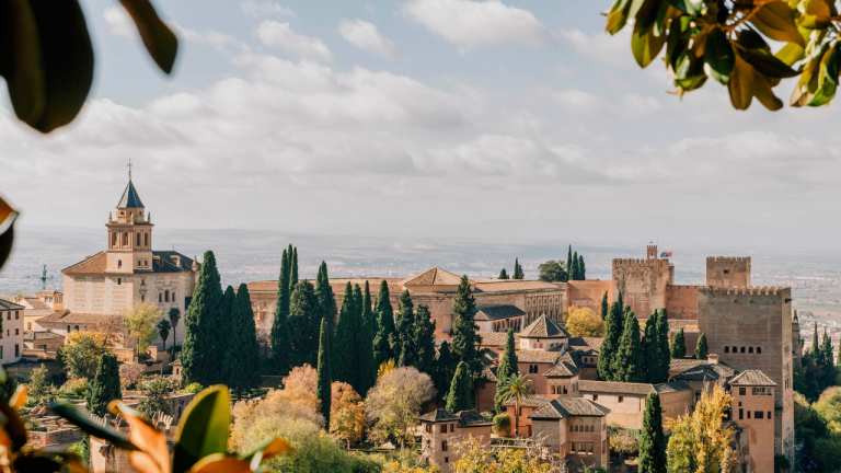 Granada: tres noches cerca de la Alhambra por 96,50 € por persona