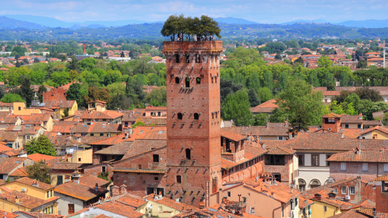 Toscana desde Sevilla por 135,50 € por persona: entrar por Pisa y dormir dos noches en Lucca