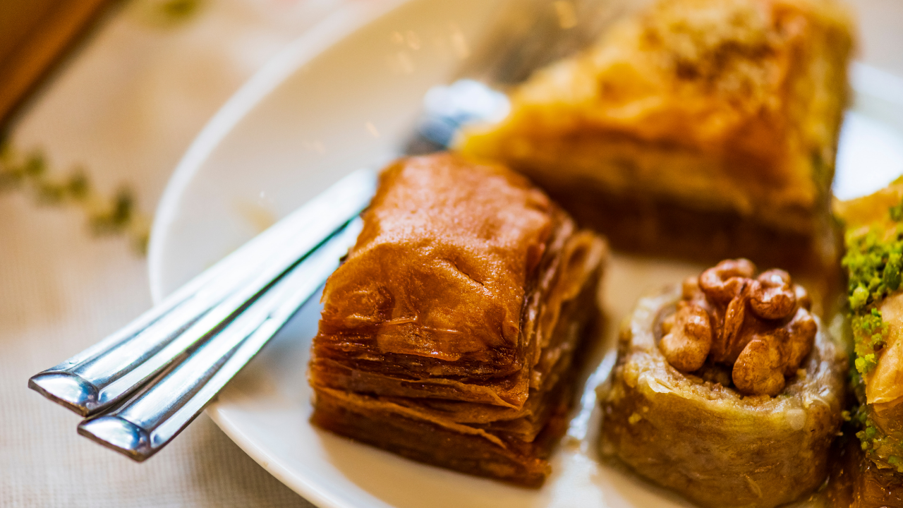Baklava y otros dulces de masa con frutos secos