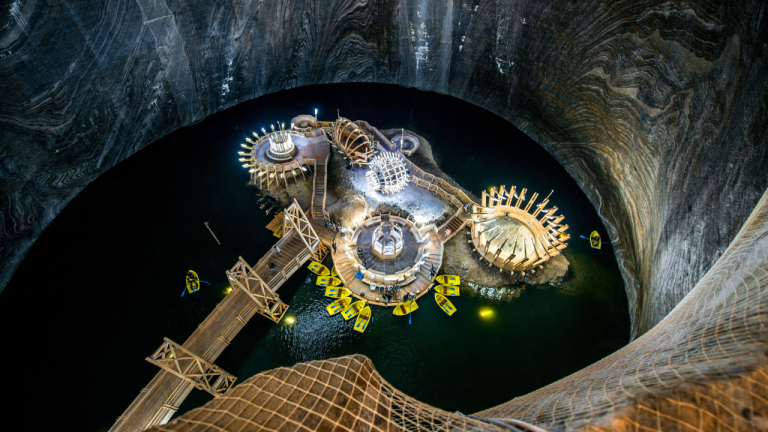 Desde Cluj: Salina Turda, Rimetea y la fortaleza de Colțești en una jornada desde 114 € por persona