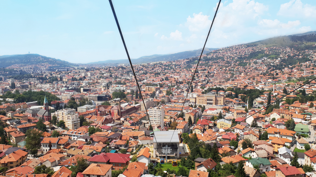 Sarajevo vista desde el recorrido del teleférico