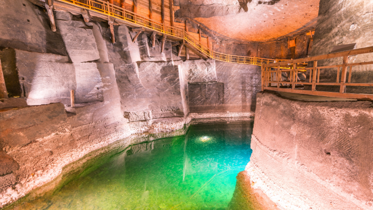 Wieliczka desde Cracovia: cámaras y galerías excavadas en sal desde 27 € por persona